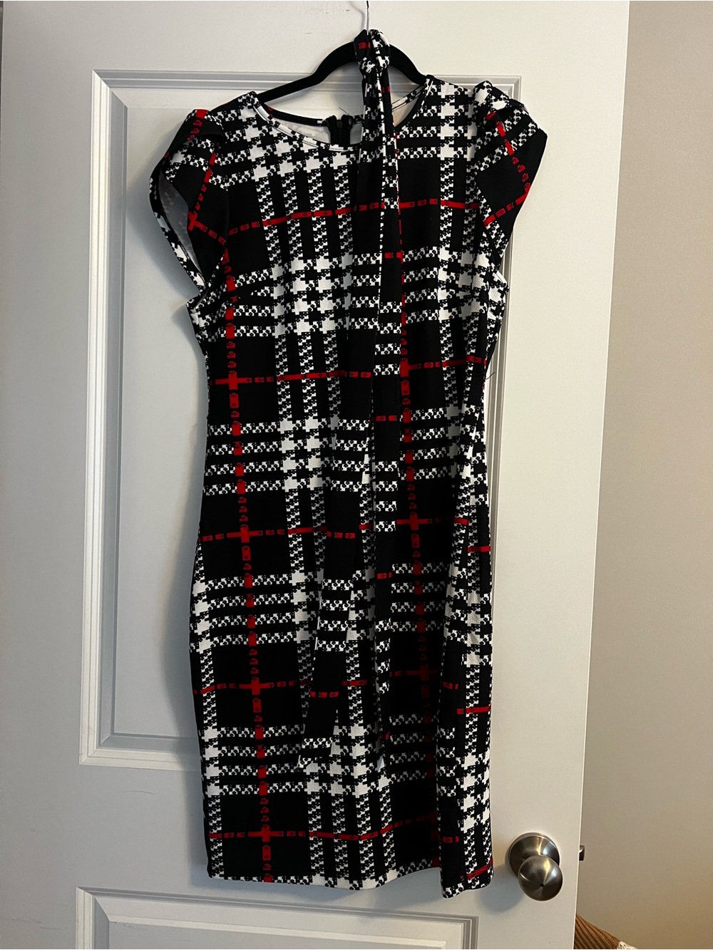 SHEIN Black, White & Red Plaid Sheath Dress with Cap Sleeves